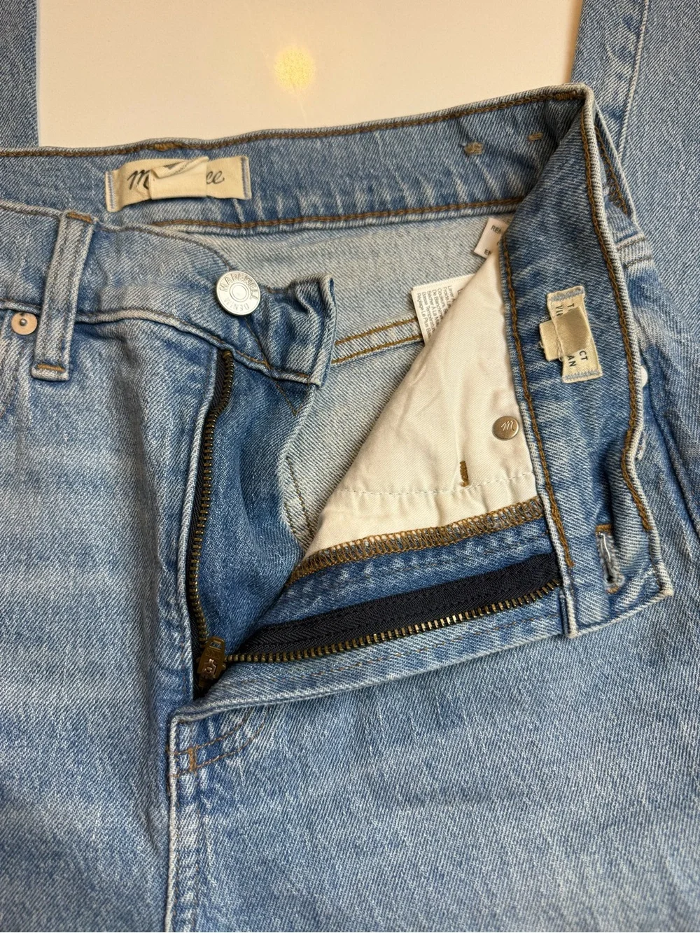 Madewell Jeans Perfect Vintage Straight Jean Light Wash Distress Raw Hem Size 26